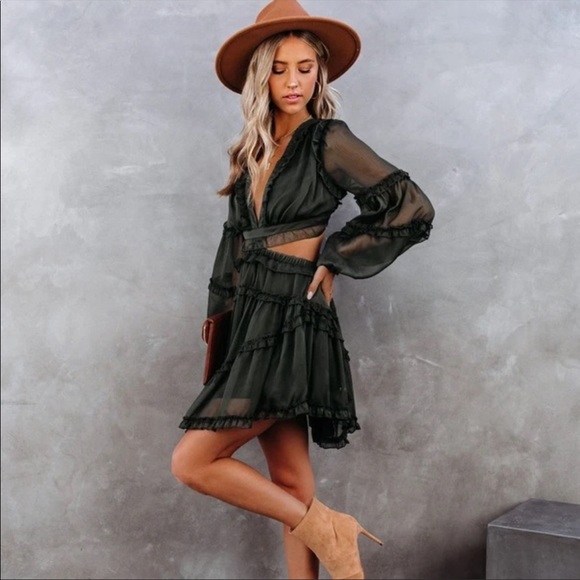 Vici | Green Dress - Picture 2 of 11